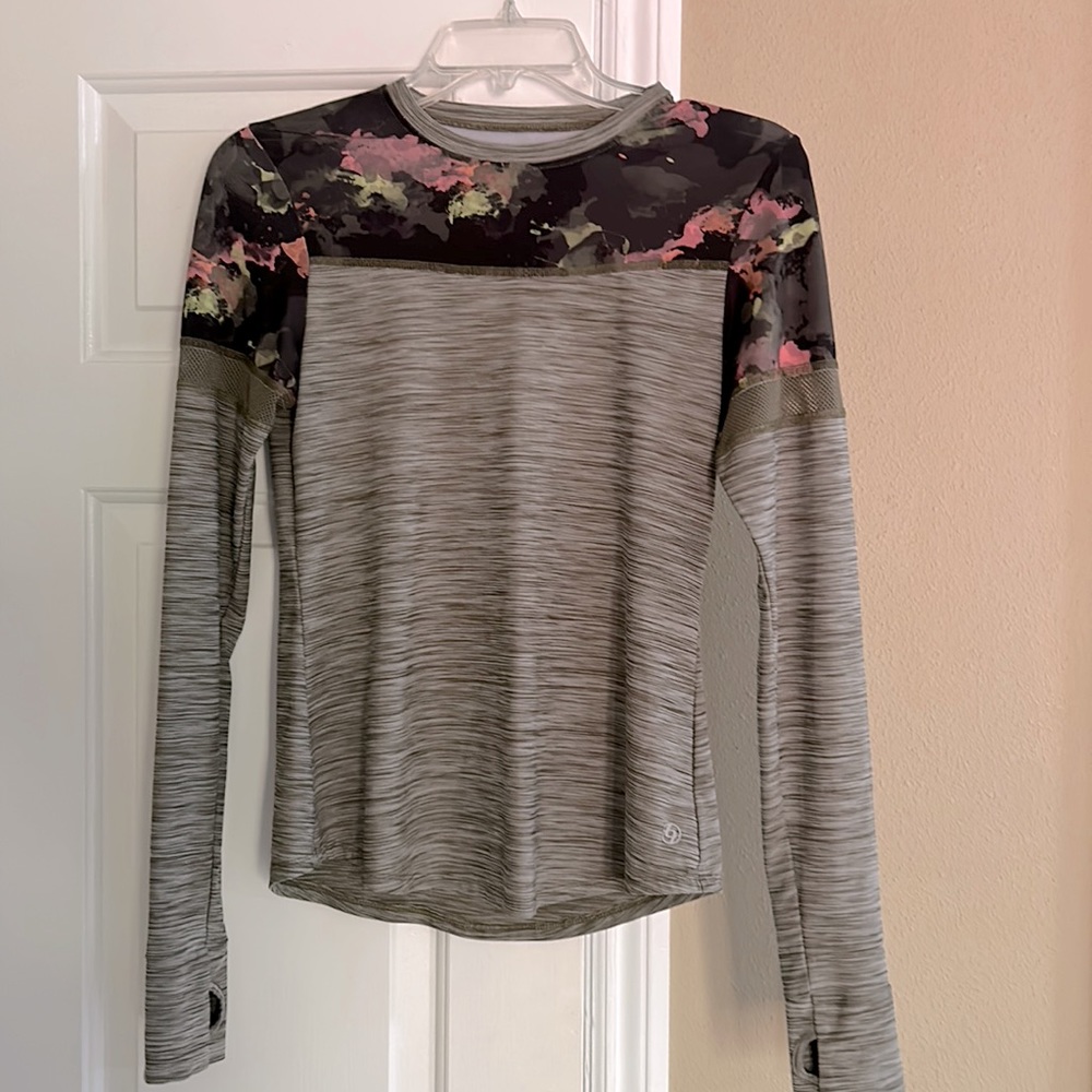 Lija long-sleeve athletic top - size small
